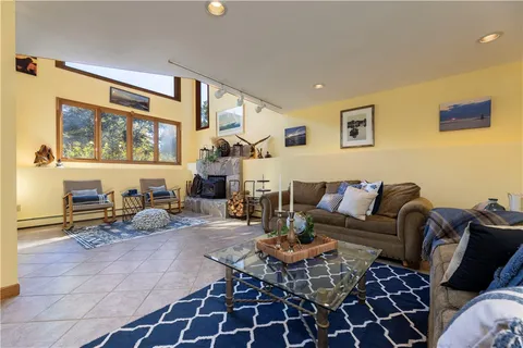 $849,900 | 8 Robin Drive, North Kingstown, RI 02852