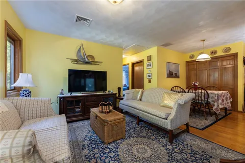 $849,900 | 8 Robin Drive, North Kingstown, RI 02852