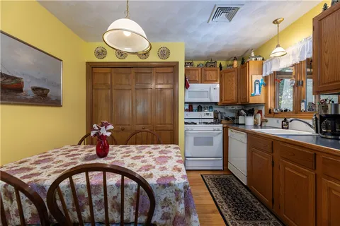 $849,900 | 8 Robin Drive, North Kingstown, RI 02852