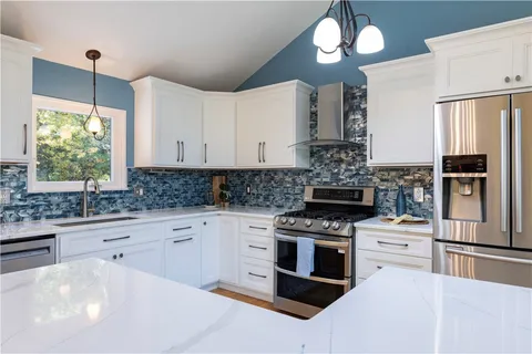 $849,900 | 8 Robin Drive, North Kingstown, RI 02852