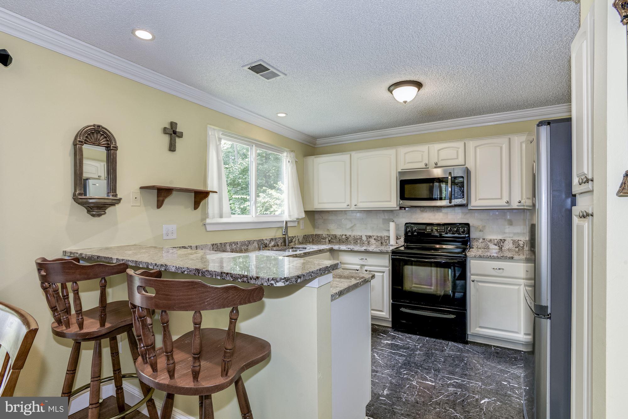 11701 Summerchase Circle, Unit 1701A Reston, VA 20194 - Photo 3 of 26 Kitchen