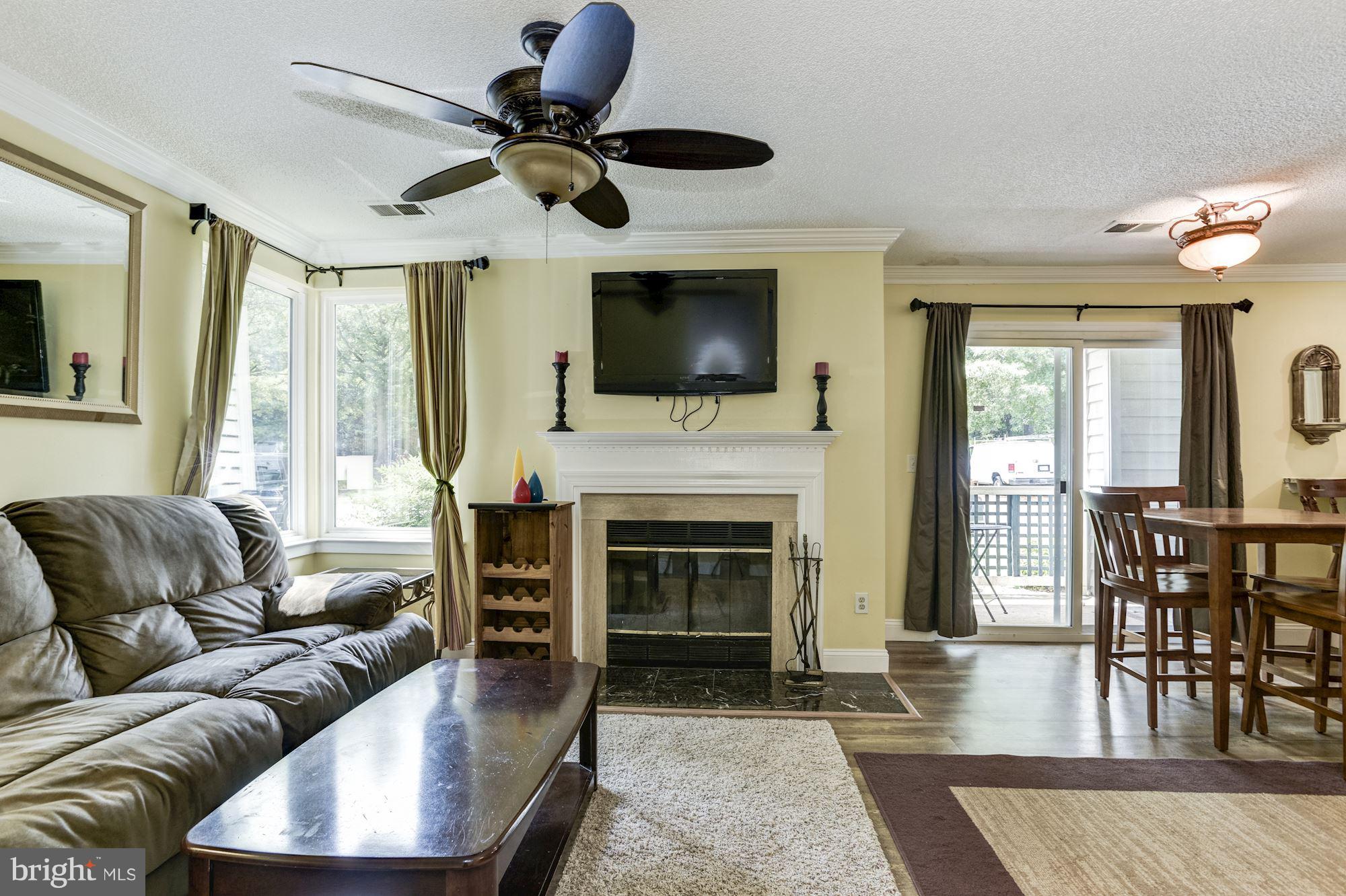 11701 Summerchase Circle, Unit 1701A Reston, VA 20194 - Photo 4 of 26 Living Room