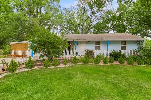 $345,000 | 5521 North Wayne Avenue, Kansas City, MO 64118