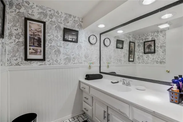 $345,000 | 5521 North Wayne Avenue, Kansas City, MO 64118