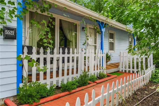 $345,000 | 5521 North Wayne Avenue, Kansas City, MO 64118