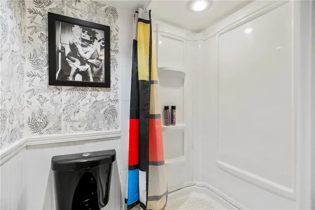 $345,000 | 5521 North Wayne Avenue, Kansas City, MO 64118