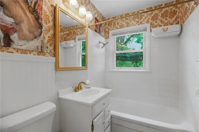 $345,000 | 5521 North Wayne Avenue, Kansas City, MO 64118