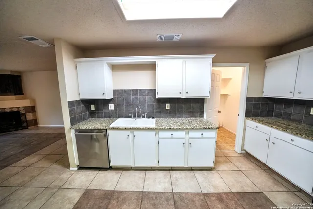 $1,500 | 12918 Hunters Moon, San Antonio, TX 78249