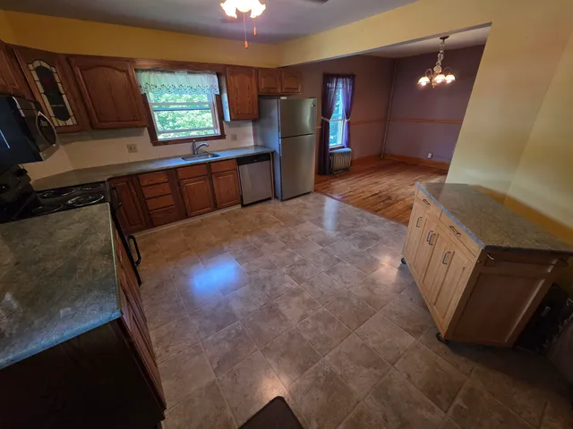 $250,000 | 98 Merchant Street, Barre, VT 05641