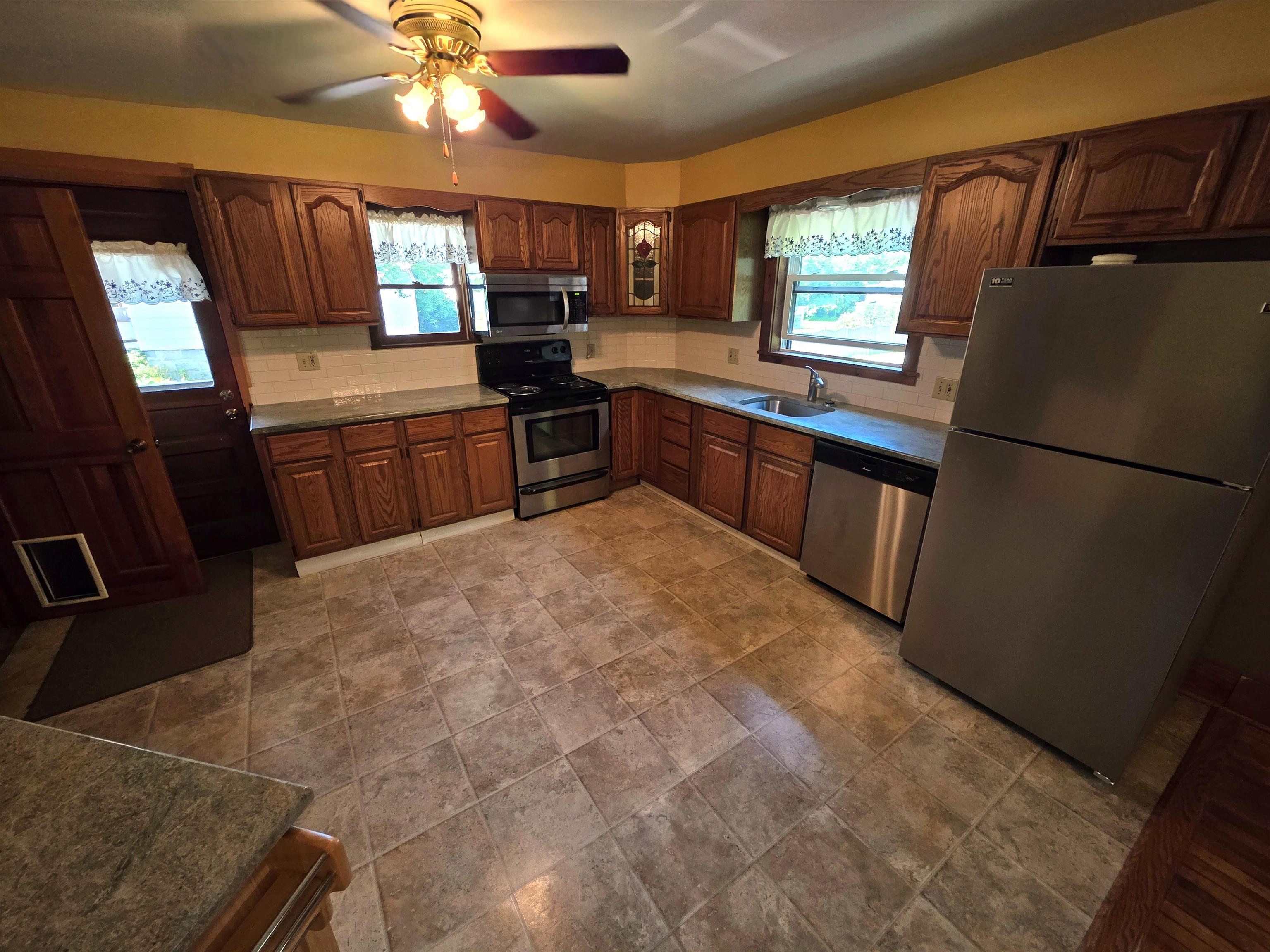 98 Merchant Street Barre, VT 05641 - Photo 21 of 34