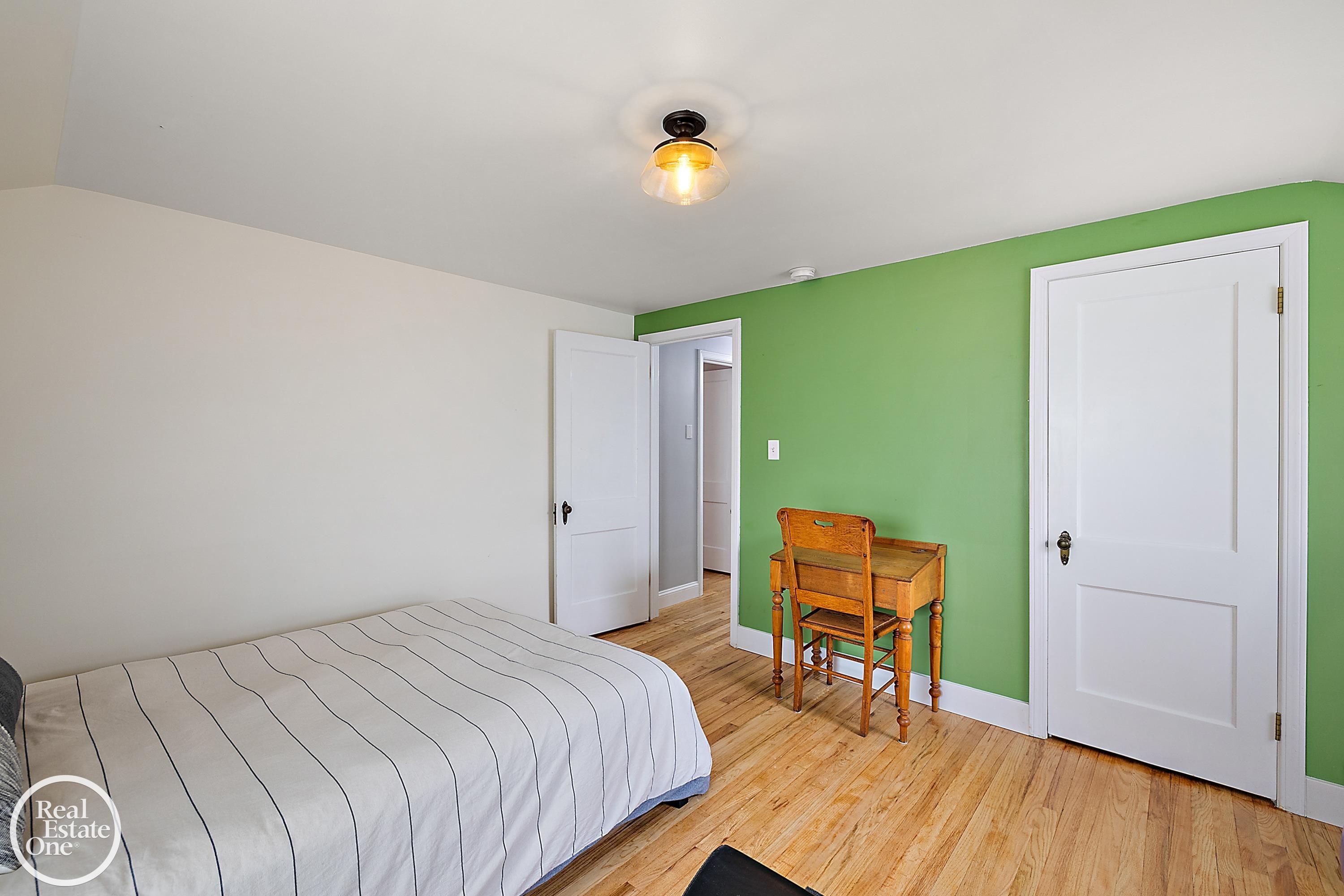 1513 Roslyn Road Grosse Pointe, MI 48236 - Photo 24 of 36 50144102-3a12e2e0-7160-41f8-9786-eb08da15e953.JPG