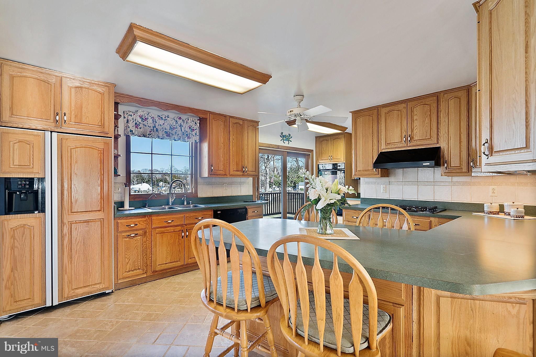 1958 Poplar Ridge Road Pasadena, MD 21122 - Photo 13 of 30 Huge kitchen with ample cabinets and breakfast bar