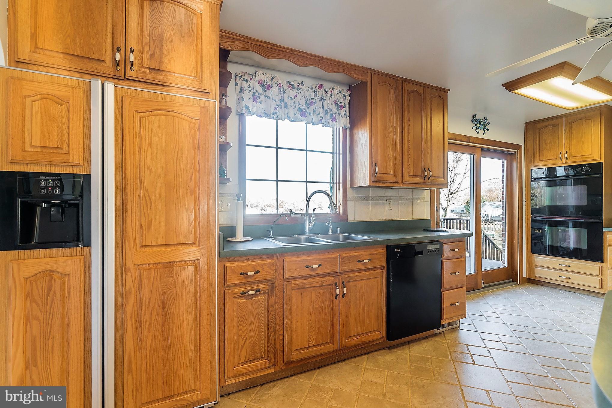 1958 Poplar Ridge Road Pasadena, MD 21122 - Photo 14 of 30 Gas cooktop, microwave/convection, & wall oven