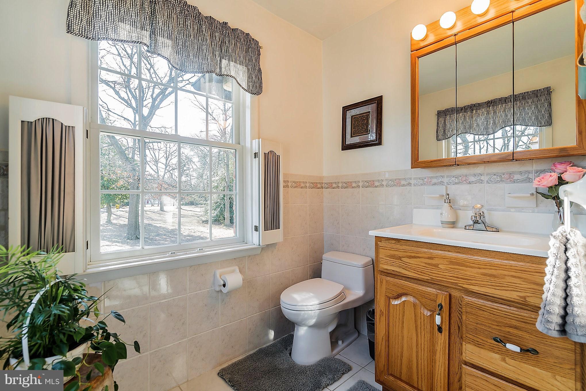1958 Poplar Ridge Road Pasadena, MD 21122 - Photo 21 of 30 Tile bath on main level