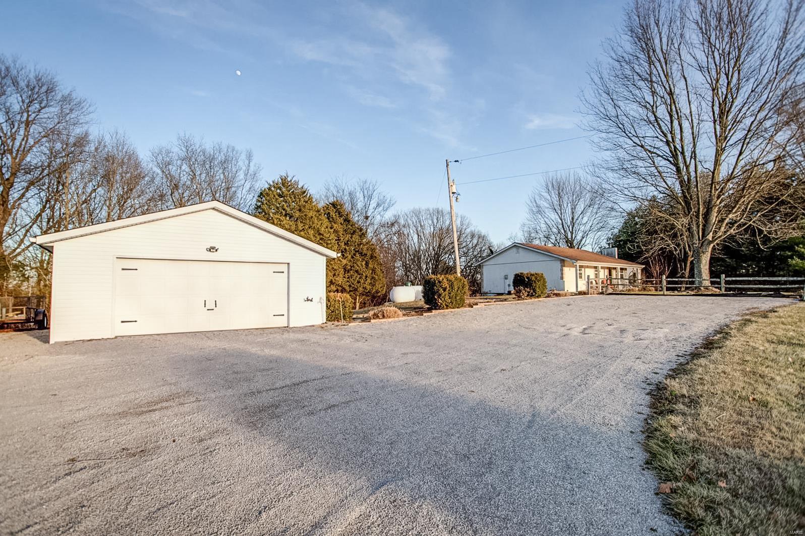 2228 Kaskaskia Road Fults, IL 62244 - Photo 3 of 38