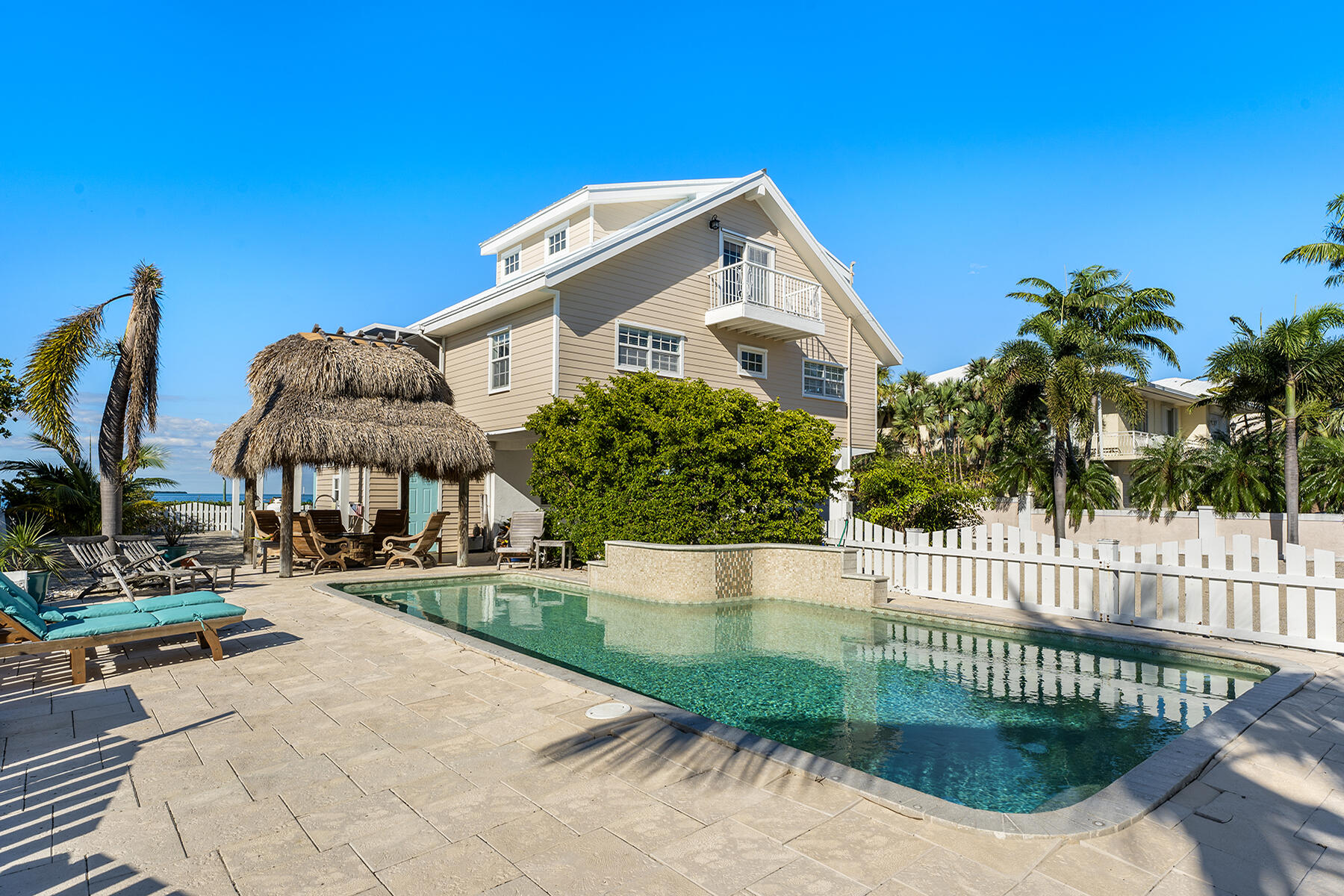 81 Mutiny Place Key Largo, FL 33037 - Photo 15 of 93 Pool west to east views