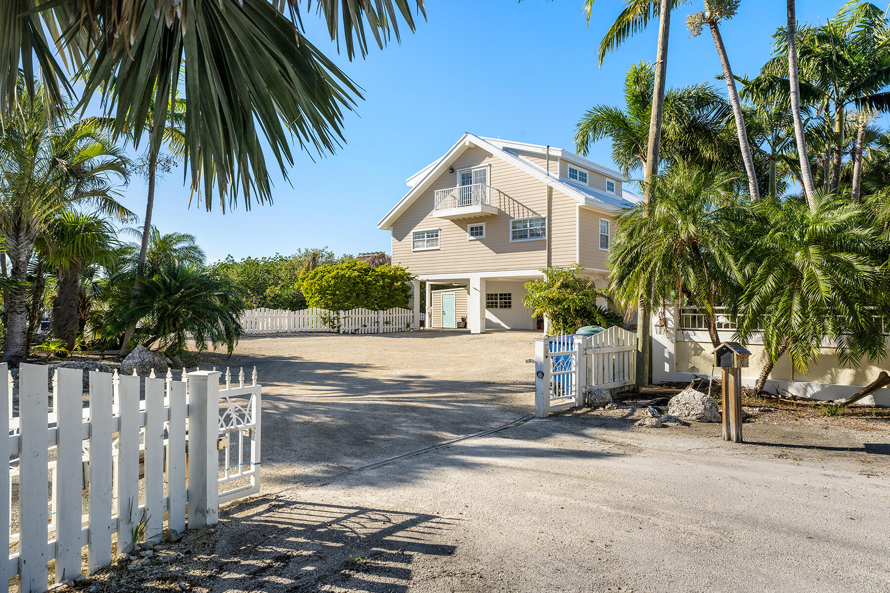 81 Mutiny Place Key Largo, FL 33037 - Photo 18 of 93 Entire property is gated and fenced