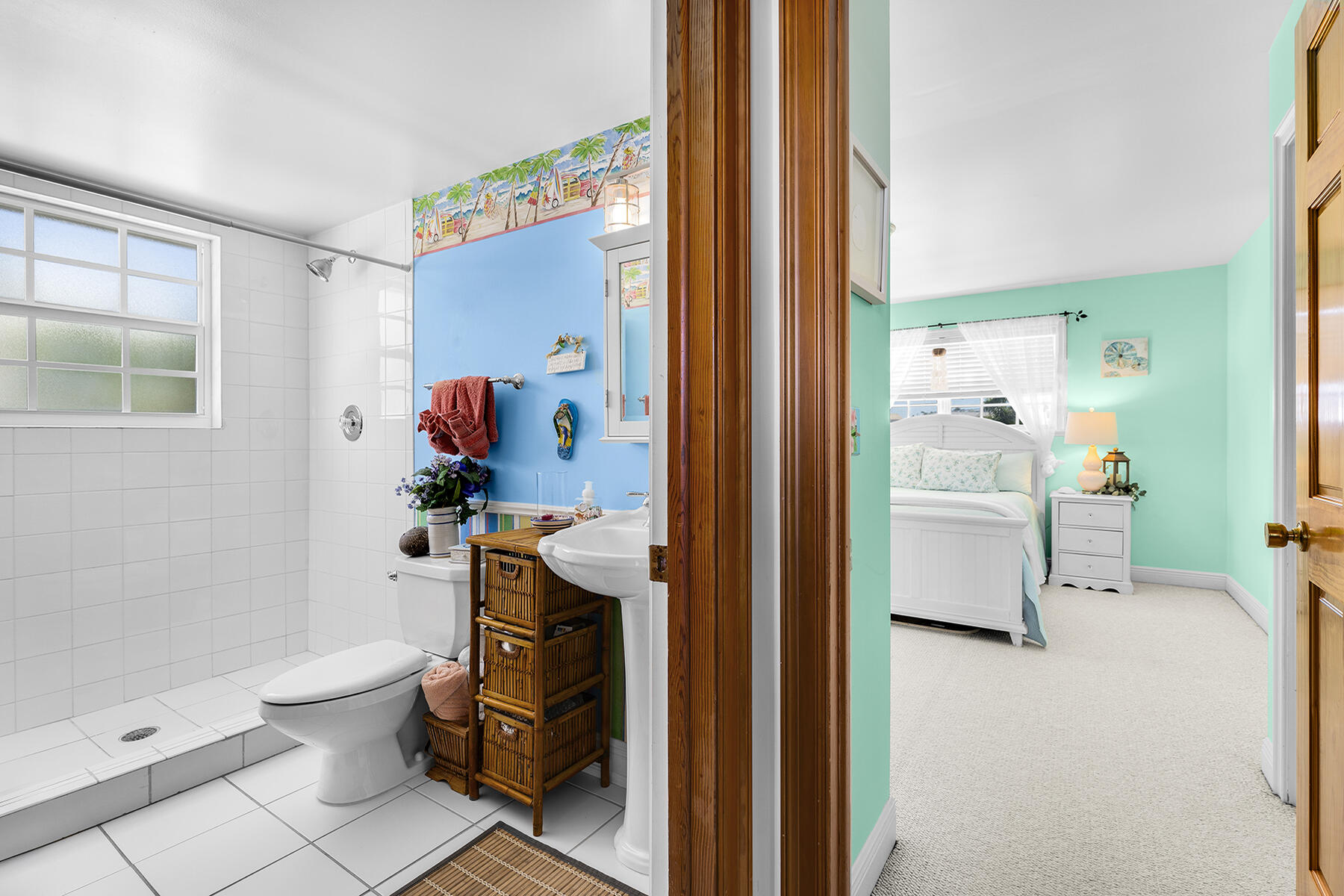 81 Mutiny Place Key Largo, FL 33037 - Photo 38 of 93 Main bath in living area