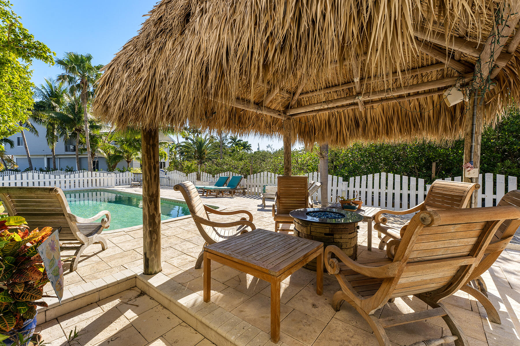 81 Mutiny Place Key Largo, FL 33037 - Photo 49 of 93 Dine, relax, read by the pool