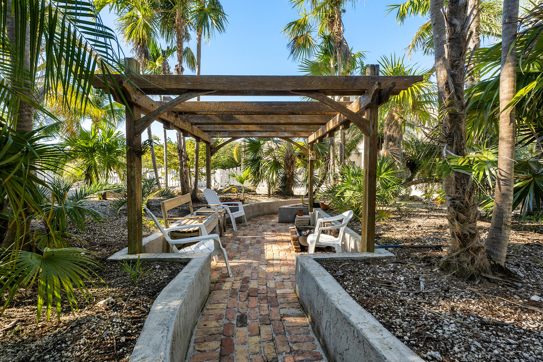 81 Mutiny Place Key Largo, FL 33037 - Photo 51 of 93 Zen garden step down area