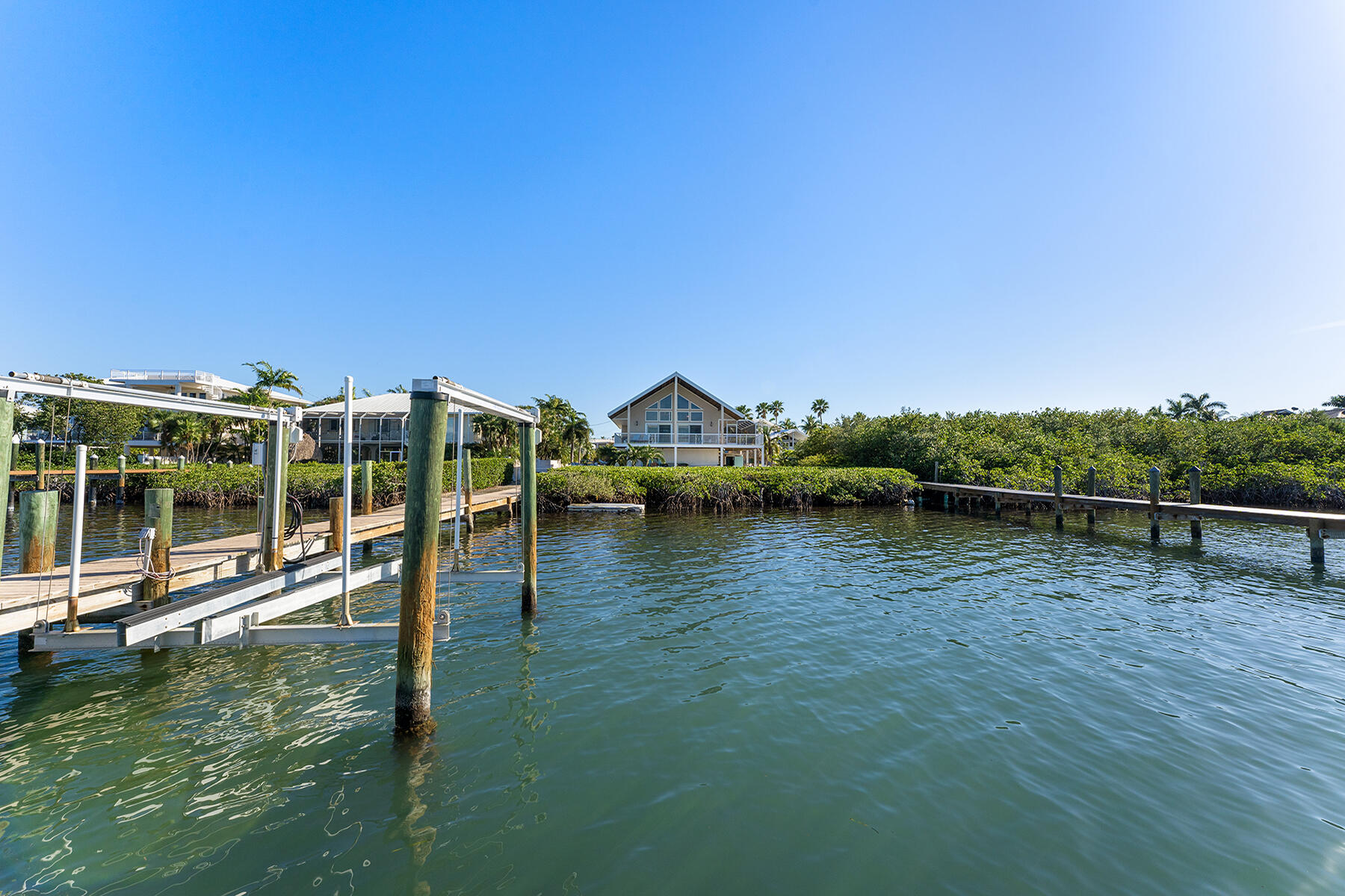 81 Mutiny Place Key Largo, FL 33037 - Photo 58 of 93 Boat lift on the bay