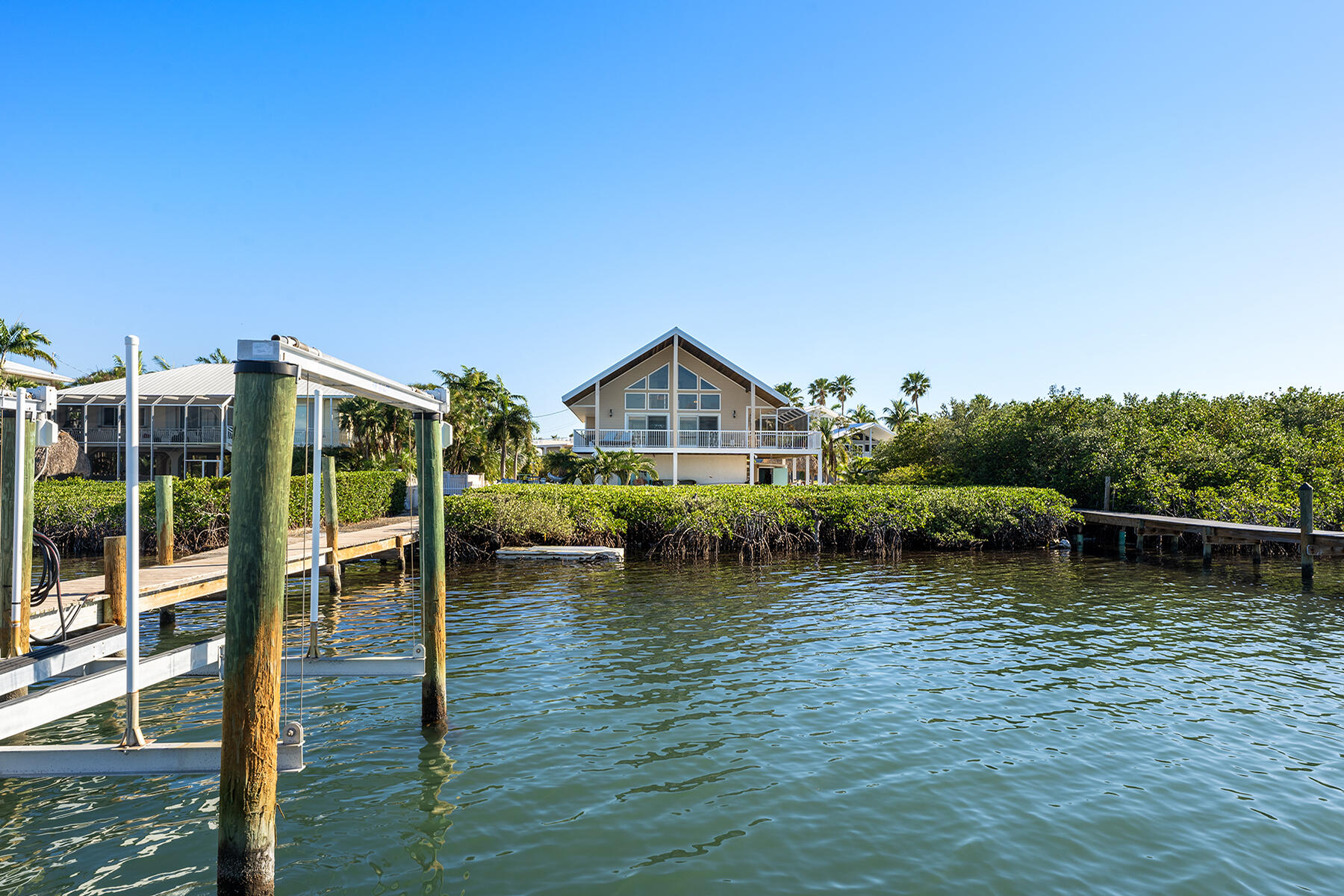 81 Mutiny Place Key Largo, FL 33037 - Photo 9 of 93 Close up view of 15k boat lift