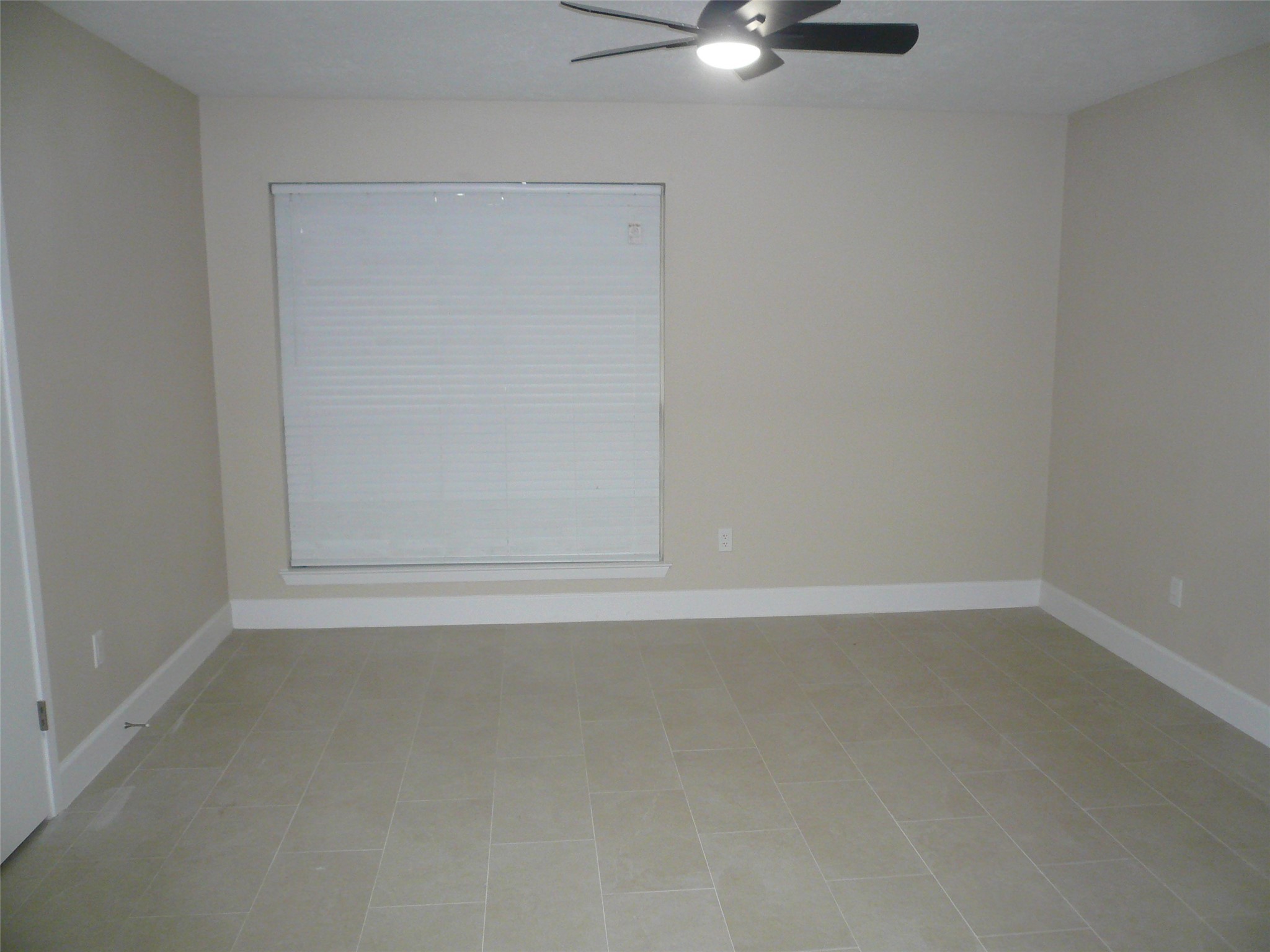 4910 Hennington Drive Spring, TX 77388 - Photo 9 of 18 a view of an empty room
