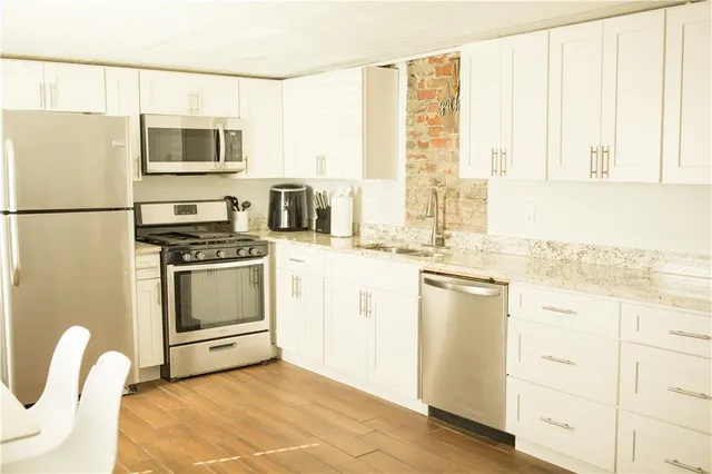 $1,250 | 800 Valence Street, Unit A, New Orleans, LA 70115