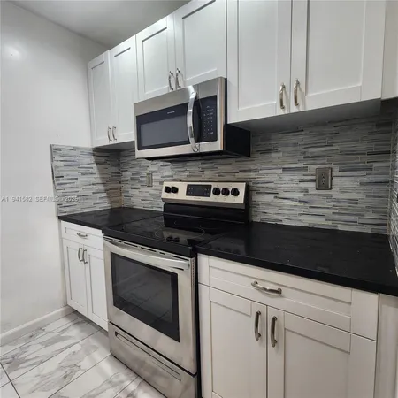 $195,000 | 2170 Northeast 51st Court, Unit B23, Fort Lauderdale, FL 33308