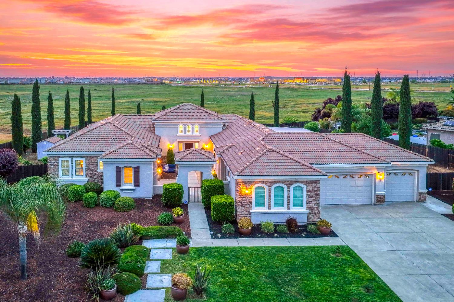 8537 Bridgestone Crescent Road Roseville, CA 95747 - Photo 2 of 64