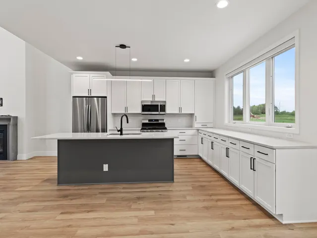 $749,900 | 4192 Lk Vista Boulevard, Oak Creek, WI 53154