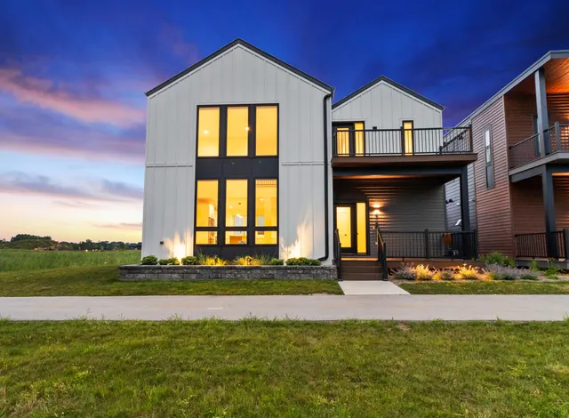 $749,900 | 4192 Lk Vista Boulevard, Oak Creek, WI 53154