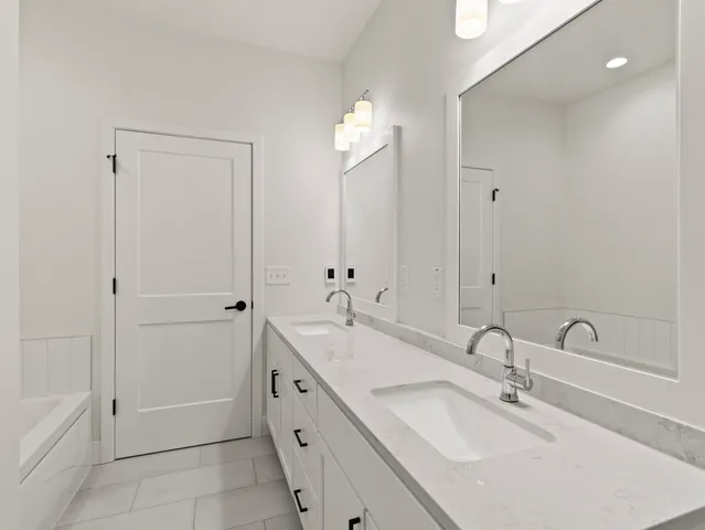 $749,900 | 4192 Lk Vista Boulevard, Oak Creek, WI 53154