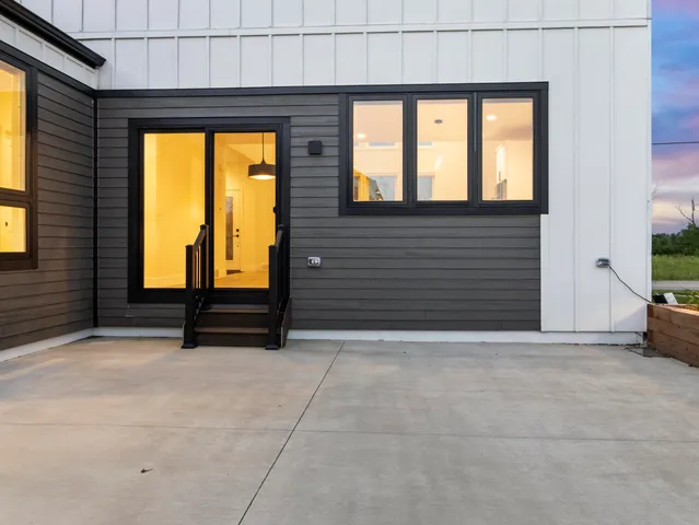 $749,900 | 4192 Lk Vista Boulevard, Oak Creek, WI 53154