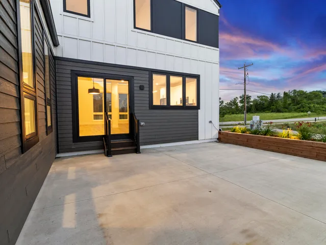 $749,900 | 4192 Lk Vista Boulevard, Oak Creek, WI 53154