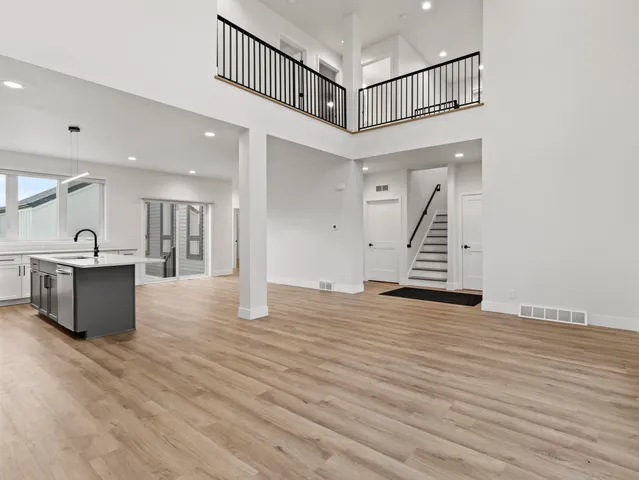 $749,900 | 4192 Lk Vista Boulevard, Oak Creek, WI 53154