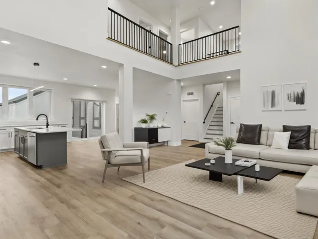 $749,900 | 4192 Lk Vista Boulevard, Oak Creek, WI 53154