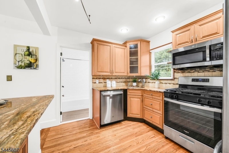 1046 Falls Terrace Union, NJ 07083 - Photo 12 of 29