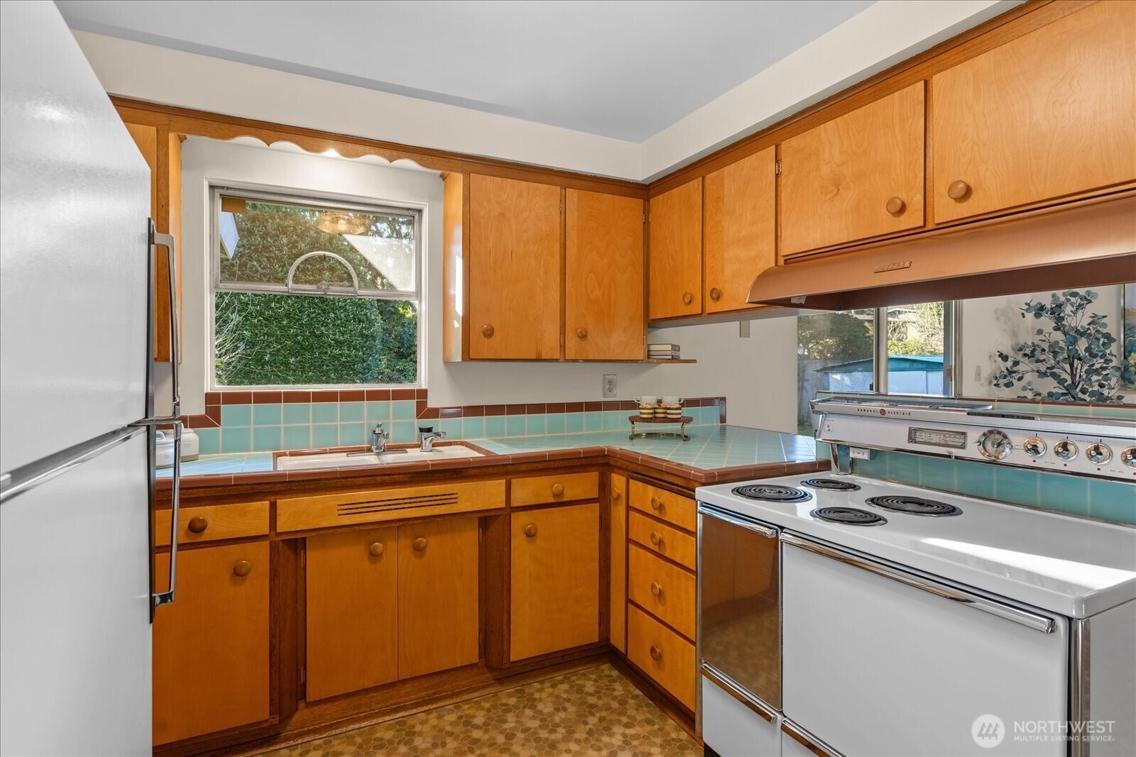 323 Northwest 202nd Street Shoreline, WA 98177 - Photo 12 of 31