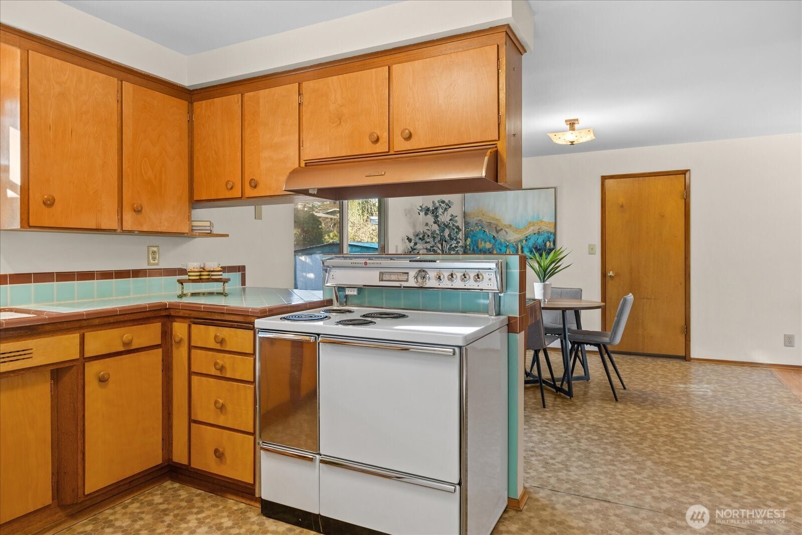 323 Northwest 202nd Street Shoreline, WA 98177 - Photo 13 of 31