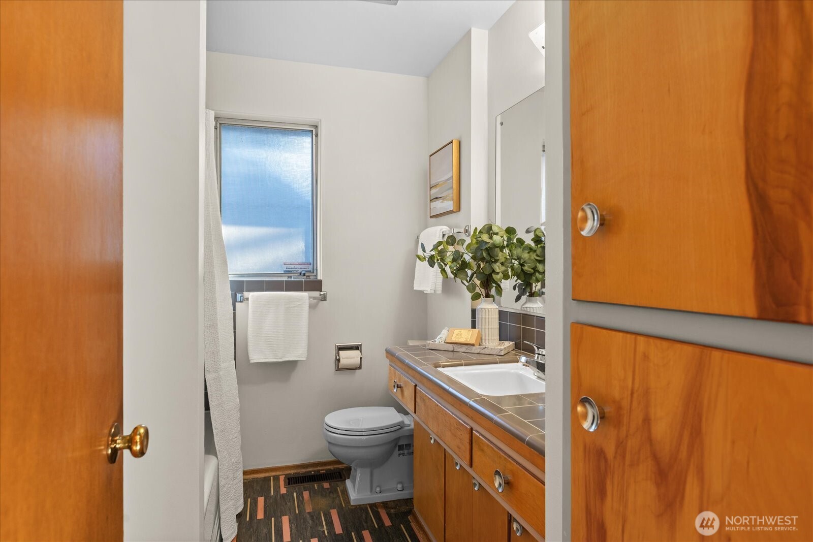 323 Northwest 202nd Street Shoreline, WA 98177 - Photo 18 of 31