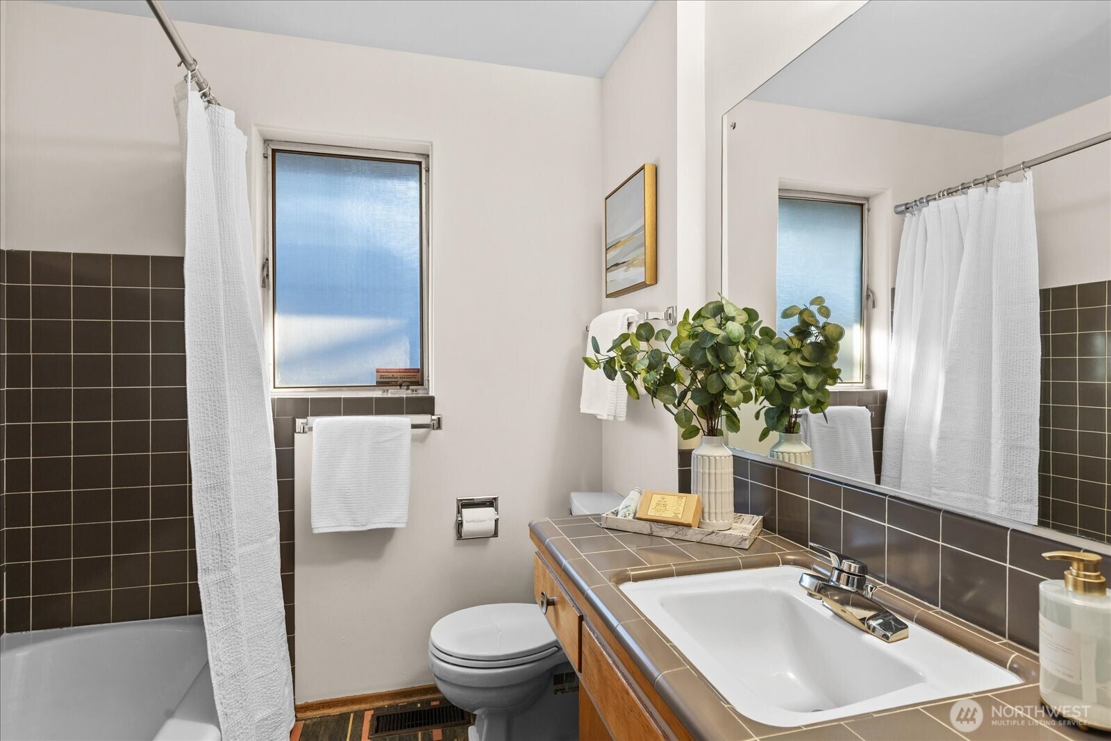 323 Northwest 202nd Street Shoreline, WA 98177 - Photo 19 of 31