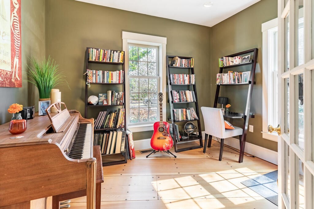 101 Clarke Circle Needham, MA 02492 - Photo 15 of 31