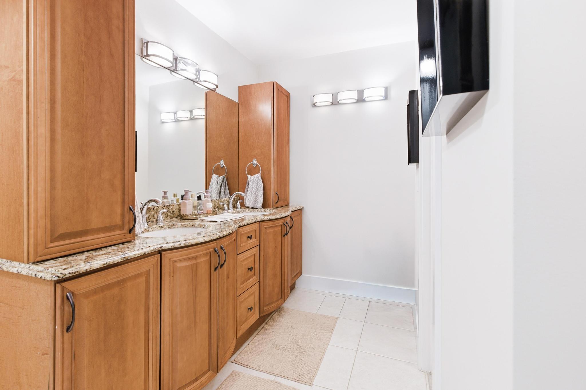 5800 Camino Del Sol, Unit 106 Boca Raton, FL 33433 - Photo 19 of 36 PRIMARY ENSUITE