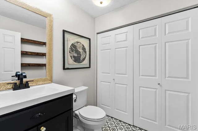 $300,000 | 313 Big Bend Boulevard, Swansea, IL 62226