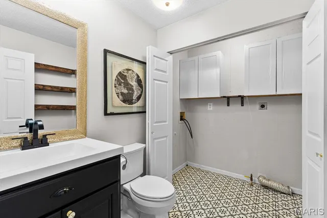 $300,000 | 313 Big Bend Boulevard, Swansea, IL 62226