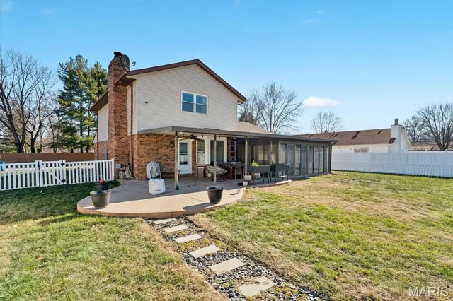 $300,000 | 313 Big Bend Boulevard, Swansea, IL 62226