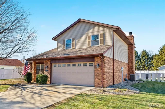 $300,000 | 313 Big Bend Boulevard, Swansea, IL 62226
