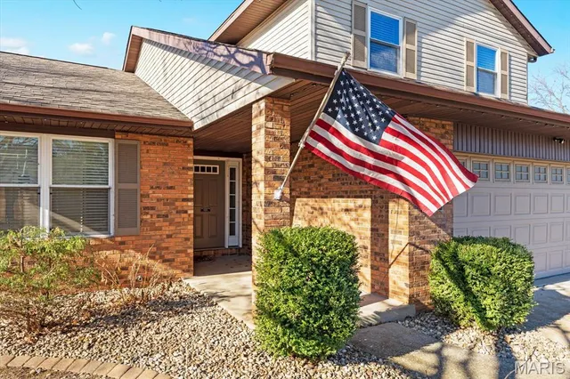 $300,000 | 313 Big Bend Boulevard, Swansea, IL 62226