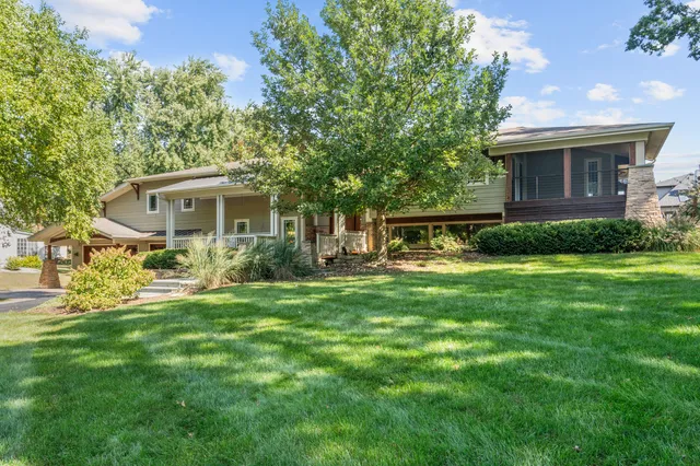 $750,000 | 3S791 Terrace Drive, North Aurora, IL 60542